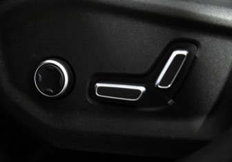 Подержанный автомобиль Geely Monjaro 2024 года (18 фото)