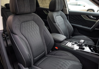 Подержанный автомобиль Hongqi HS5 2024 года (26 фото)