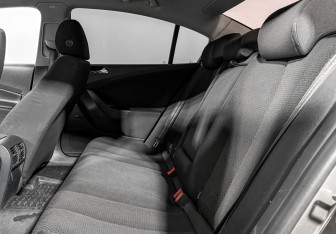 Подержанный автомобиль Volkswagen Passat Sedan 2006 года (12 фото)