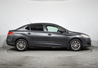 Подержанный автомобиль Citroen C4 Sedan 2013 года (4 фото)