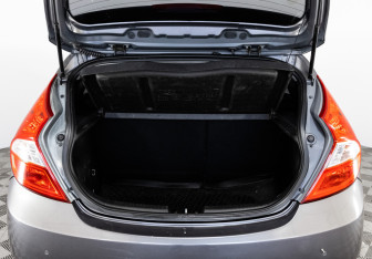 Подержанный автомобиль Hyundai Solaris Hatchback 2012 года (17 фото)