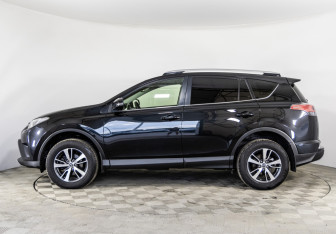 Подержанный автомобиль Toyota RAV4 2016 года (8 фото)