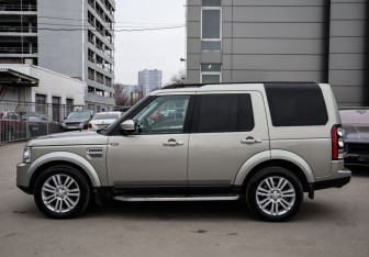 Подержанный автомобиль Land Rover Discovery 2013 года (10 фото)