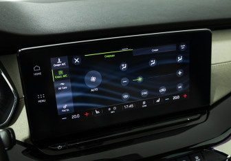 Подержанный автомобиль Skoda Octavia Liftback 2022 года (18 фото)