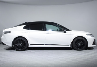 Подержанный автомобиль Toyota Camry Sedan 2021 года (7 фото)