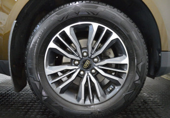 Подержанный автомобиль Geely Emgrand X7 2019 года (9 фото)