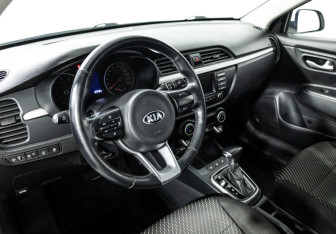 Подержанный автомобиль Kia Rio Sedan 2018 года (11 фото)