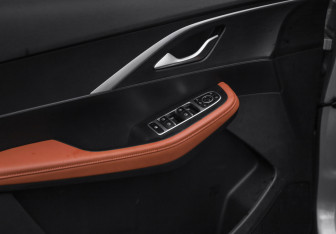 Подержанный автомобиль Omoda C5 2023 года (27 фото)