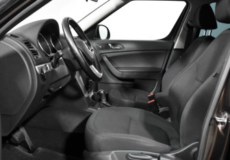 Подержанный автомобиль Skoda Yeti 2014 года (10 фото)