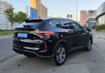 Подержанный автомобиль Haval F7 2023 года (4 фото)