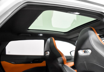 Подержанный автомобиль Changan UNI-V 2023 года (23 фото)