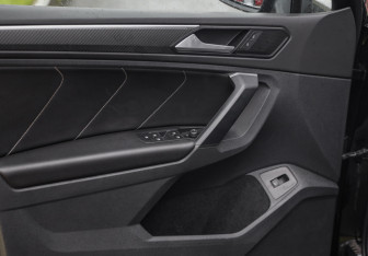 Подержанный автомобиль Volkswagen Tiguan 2021 года (24 фото)