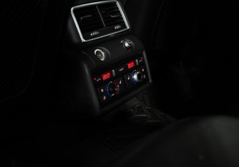 Подержанный автомобиль Audi Q7 2012 года (18 фото)