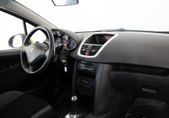 Подержанный автомобиль Peugeot 207 Hatchback 2008 года (8 фото)