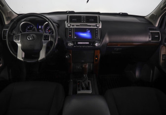Подержанный автомобиль Toyota Land Cruiser Prado 2014 года (9 фото)