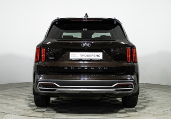 Подержанный автомобиль Kia Sorento 2021 года (6 фото)