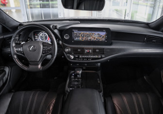 Подержанный автомобиль Lexus LS 2021 года (13 фото)