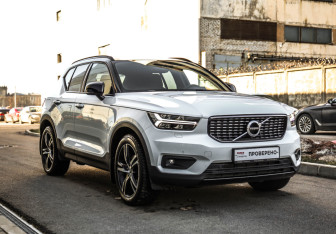 Подержанный автомобиль Volvo XC40 2021 года (4 фото)
