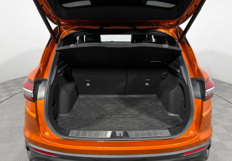 Подержанный автомобиль Geely Coolray 2020 года (13 фото)