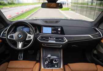 Подержанный автомобиль BMW X5 2023 года (13 фото)
