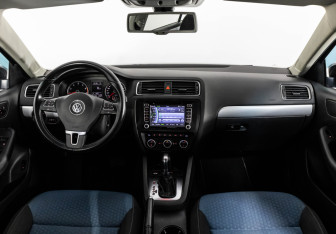 Подержанный автомобиль Volkswagen Jetta Sedan 2013 года (10 фото)