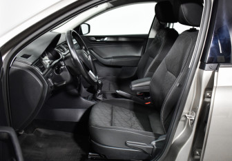 Подержанный автомобиль Skoda Rapid Liftback 2019 года (10 фото)