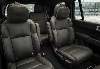 Подержанный автомобиль LiXiang L9 2024 года (30 фото)