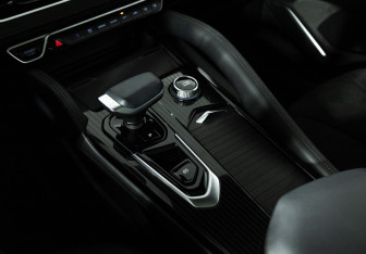 Подержанный автомобиль Geely Monjaro 2024 года (21 фото)