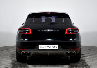 Подержанный автомобиль Porsche Macan 2017 года (6 фото)