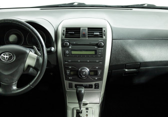 Подержанный автомобиль Toyota Corolla Sedan 2008 года (14 фото)