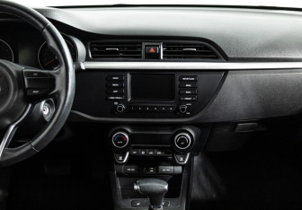 Подержанный автомобиль Kia Rio Hatchback 2019 года (14 фото)