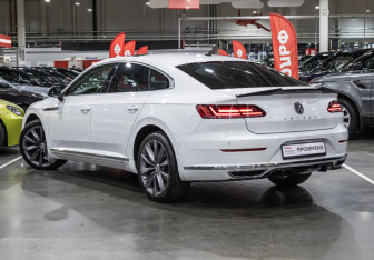 Подержанный автомобиль Volkswagen Arteon 2020 года (11 фото)