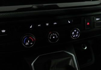 Подержанный автомобиль Volkswagen Multivan 2021 года (16 фото)