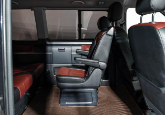 Подержанный автомобиль Volkswagen Multivan 2017 года (13 фото)