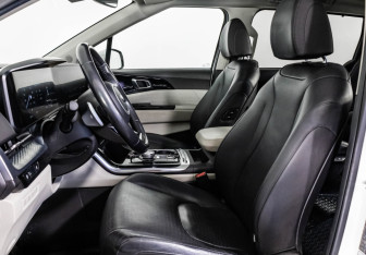 Подержанный автомобиль Kia Carnival 2021 года (24 фото)