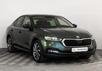 Подержанный автомобиль Skoda Octavia Liftback 2021 года (3 фото)