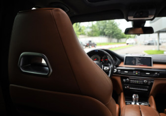 Подержанный автомобиль BMW X5 M 2016 года (34 фото)