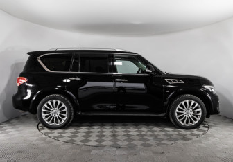 Подержанный автомобиль Infiniti QX80 2016 года (6 фото)