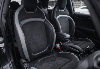 Подержанный автомобиль MINI Hatch 2020 года (23 фото)