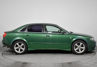Подержанный автомобиль Audi A4 Sedan 2001 года (4 фото)
