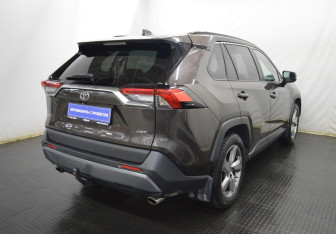 Подержанный автомобиль Toyota RAV4 2019 года (5 фото)