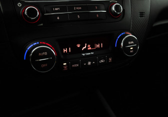 Подержанный автомобиль Kia Cerato Sedan 2013 года (16 фото)