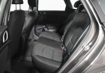 Подержанный автомобиль Kia Ceed Wagon 2019 года (11 фото)