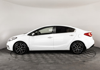 Подержанный автомобиль Kia Cerato Sedan 2015 года (8 фото)