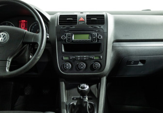 Подержанный автомобиль Volkswagen Golf Hatchback 2008 года (14 фото)