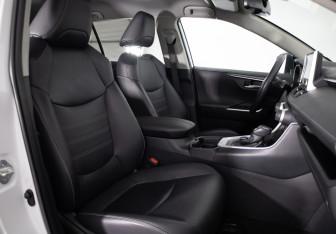 Подержанный автомобиль Toyota RAV4 2019 года (19 фото)