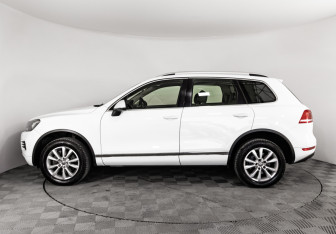 Подержанный автомобиль Volkswagen Touareg 2012 года (8 фото)