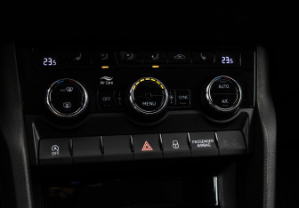 Подержанный автомобиль Skoda Karoq 2021 года (15 фото)