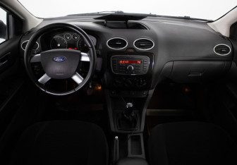 Подержанный автомобиль Ford Focus Sedan 2007 года (7 фото)