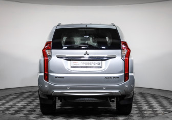 Подержанный автомобиль Mitsubishi Pajero Sport 2018 года (5 фото)